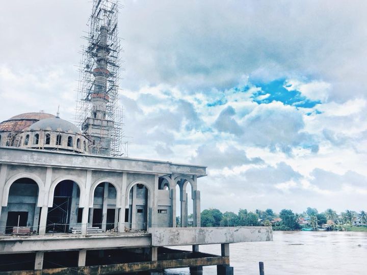 Masjid terapung kuching waterfront dalam perbinaan, Rumah Allah yang bakal menyi…