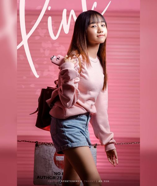 Super Kawaii Ah yeh in Pink! 
 .
 .
 #aperturekch #aperturekuching #portrait #po…